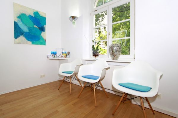 Wartezimmer der Zahnarztpraxis Zahnmedizin Schwabing